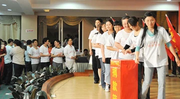 2010年3月，青海玉树发生7.1级地震，全体橙树 人再次第一时间行动起来为灾区人民进行募捐活动